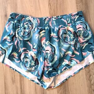 Athleta Printed Hustle 3" Shorts Size M Green Pink Floral‎